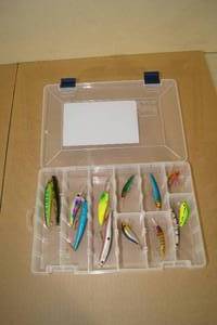 lot 132 image: 13 Unused Crak Bait Fishing Lures in Tray