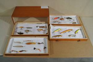 lot 126 image: Wood Box - 4 Drawers of Lures - Some Vintage