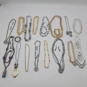 lot 48 image: Beautiful 26 Pieces of Handmade Jewelry All One-Of-A-Kind