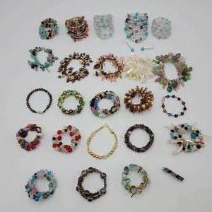lot 40 image: Beautiful 25 Pieces of Handmade Jewelry All One-Of-A-Kind