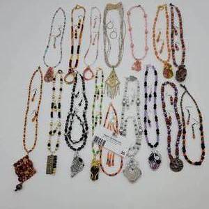 lot 35 image: Beautiful 32 Pieces of Handmade Jewelry All One-Of-A-Kind