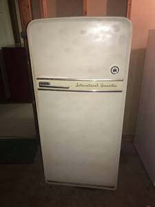 lot 2 image: Vintage International Harvester Refrigerator