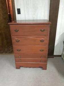 lot 3 image: Dresser