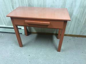 lot 4 image: Desk