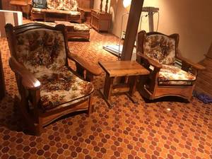 lot 17 image: 2 Chairs & Side Table