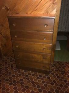 lot 22 image: Dresser