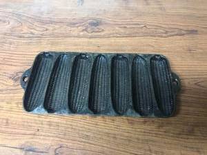 lot 28 image: Vintage Cast Iron Krusty Korn Kobs Bake Pan