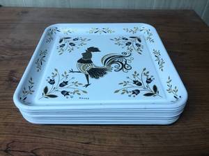 lot 29 image: 12 Metal Serving Trays