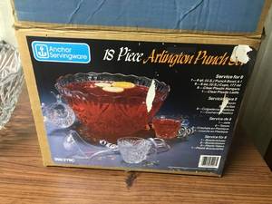 lot 30 image: 18 Piece Arlington Punch Set