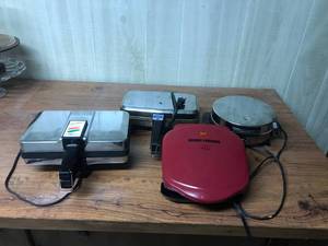 lot 34 image: Small Kitchen Appliances