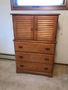 lot 41 image: Dresser