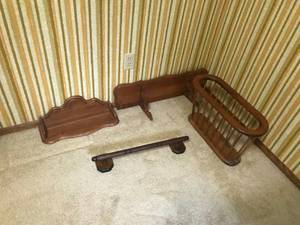 lot 46 image: Wood Decor Lot