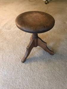 lot 60 image: Vintage Piano Stool