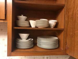 lot 71 image: Dinnerware Set