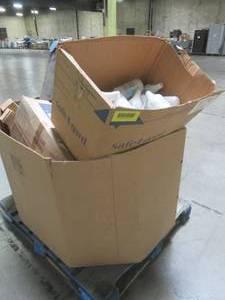 WHOLESALE MIXED PALLET OF MISCELLANEOUS FURNITURE, SPRAY BOTTLES AND MORE