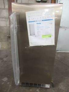 Danby 15 Inch Undercounter Ice Maker with 25 Lbs. Storage Capacity, DIM32D1BSSPR - Works Well, Slight Scratch and Dent.