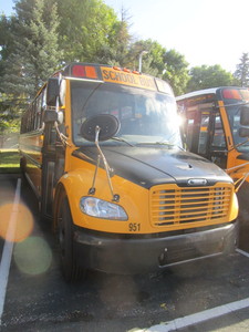 lot 951 image: 71 PASSENGER THOMAS SCHOOL BUS