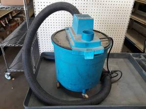 lot 29 image: Craftsman Wet  Dry Vacuum - Tested and Works - NO SHIPPING