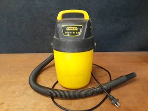 lot 62 image: Stanley 2.5 Gallon WetDry Vacuum - Tested and Works - NO SHIPPING