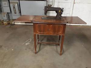 lot 68 image: Vintage Montgomery Ward Sewing Machine in Cabinet - NO SHIPPING