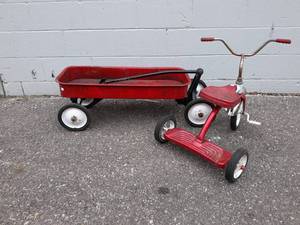 lot 70 image: Radio Flyer Wagon and Roadmaster Tri-cycle - NO SHIPPING