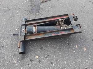lot 134 image: Hydraulic Hoist for Dump Bed - Overall Measures about 32 x 24 - NO SHIPPING