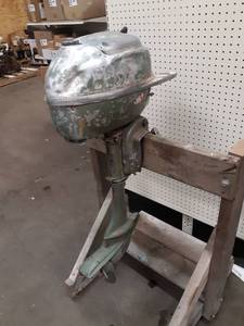 lot 196 image: Vintage Johnson Boat Motor - Model JW-11  - NO SHIPPING