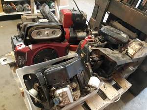 lot 212 image: Lot of (4) Small Engines - 19HP Briggs and Stratton - Motor Free, 16.5HP Briggs and Stratton - Motor Free, 12.5HP Briggs and Stratton - Motor Free and Unknown twin cylinder, taken apart - NO SHIPPING