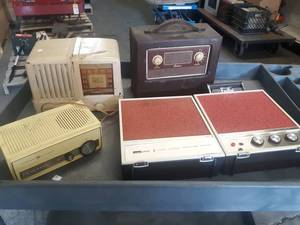 lot 233 image: Lot of (4) Vintage Radios and 8-Track Player - NO SHIPPING