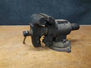 lot 272 image: Bench Vise - 5  - NO SHIPPING