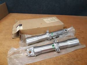 lot 610 image: Pair of Harley Davidson 2000 Softail Lower Fork Sliders - Part No. 46482-00 - SHIPPING AVAILABLE