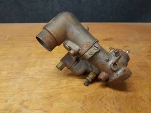 lot 618 image: International Harvester Carburetor - Part No. 3927DB or 3238DA  - SHIPPING AVAILABLE