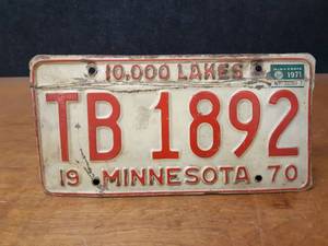 lot 652 image: 1970 Minnesota License Plate  - SHIPPING AVAILABLE