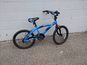 lot 71 image: KENT 20 Full Tilt Boys Bike - Need new rear tire - NO SHIPPING