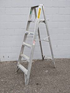 lot 73 image: Keller 6 Aluminum Step Ladder - 225 LBS Capacity - NO SHIPPING