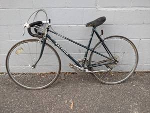 lot 126 image: Vintage Raleigh Marathon Womens Mixte Bicycle - Tire Diameter is about 26 - NO SHIPPING