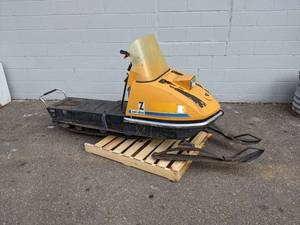 lot 16 image: 1972 Ski Doo Snowmobile - Parts Only - NO SHIPPING