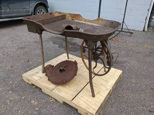 lot 4 image: Blacksmith Forge w Blower - Top measures about 46 x 32 - NO SHIPPING