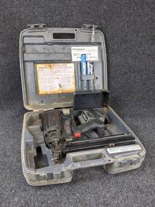 lot 140 image: ITW Paslode Impulse Stapler Model IM200-S16 - Untested Comes with 2 Rechargeable Batteries - SHIPPING AVAILABLE
