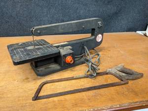 lot 171 image: Dremel MOTO-SHOP Scroll Saw - Model 57-2 - Tested and Works  Hacksaw - NO SHIPPING