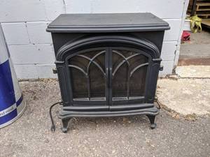 lot 181 image: Infrared Fireplace 4600 BTU Heater - Model BLT-999B-360354, Tested & Works. - NO SHIPPING