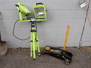 lot 183 image: Craftsman 3-12 Ton Floor Jack and Work light - NO SHIPPING