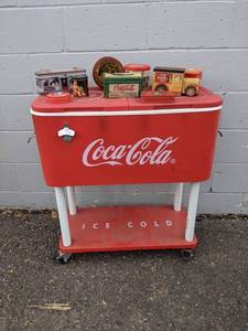 lot 186 image: Coca-Cola Cooler with Collectible Coca-Cola Tins - NO SHIPPING