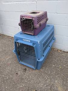 lot 189 image: (2) Animal Carriers - NO SHIPPING
