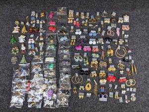 lot 270 image: Large Lot of Earrings & Pins - SHIPPING AVAILABLE