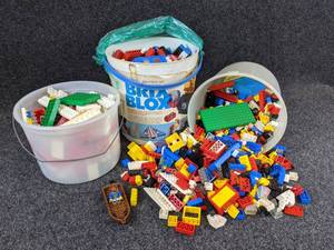 lot 285 image: Legos, Brix Blox, and other Misc. Building Bricks - SHIPPING AVAILABLE