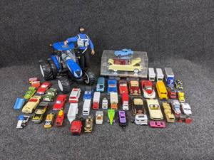 lot 578 image: Lot of Misc. Toy Vehicles - Tootsietoy, Matchbox, Hot Wheels, and More - SHIPPING AVAILABLE