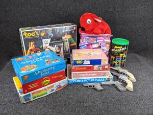 lot 580 image: Lot of Misc. Vintage Puzzles, Games, Cap Guns, and Toys - SHIPPING AVAILABLE