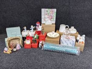 lot 586 image: Collection of AVON Holiday Collectibles - Easter, Halloween, and Christmas - NO SHIPPING