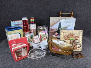 lot 597 image: Large Lot of Christmas Crafts & Decorations - NO SHIPPING